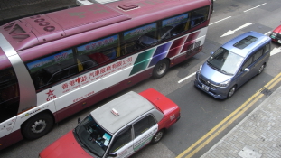 Égő busz Kínában: 14 halott