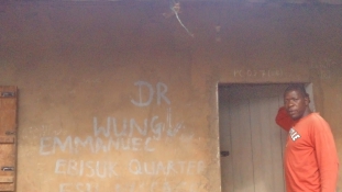 Szellemekkel gyógyító: így dolgozik egy hagyományos orvos Kamerunban