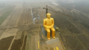 Csak néhány napig állt Kínában a gigantikus Mao-szobor