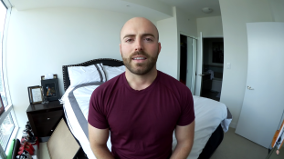 Videóban mesélt bántalmazó kapcsolatáról a YouTube-sztár