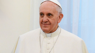 Ferenc pápa: meg kell osztani a migráció terheit