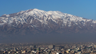 Kabul egyik legforgalmasabb útján robbantottak a tálibok