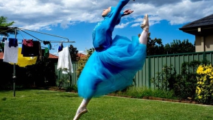 Ez az ausztrál lány lehet az első fejkendős balerina