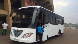 Ez az első, napelemmel működő busz Afrikában