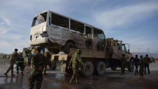 Katonabuszra vetődtek az öngyilkos merénylők
