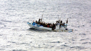 AI: Ne akadályozzák a menekültek átkelését az Égei-tengeren