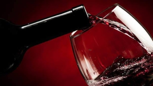 A hosszú élet titka: napi 4 palack vörösbor
