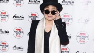 Kórházba került Yoko Ono