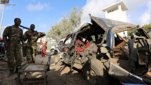 Rendőrségnél robbantottak Szomáliában