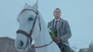 Ilyen egy igazi  herceg fehér lovon– videó
