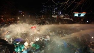 Folytatódnak az összecsapások Isztambulban