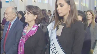 Upsz! Így öltözött a húsvéti misére Miss Libanon