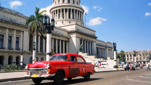 A forradalom óta először jár brit külügyminiszter Kubában