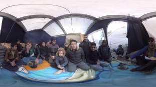 Kitörtek a túlzsúfolt menekültközpontból a migránsok