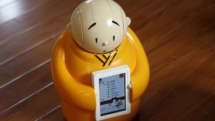 Buddhista szerzetes lett a robot