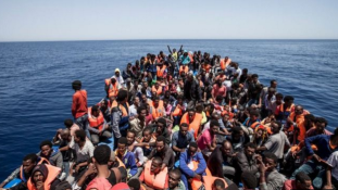 Emberek százai vesztek az éjjel a tengerbe Egyiptom és Olaszország között