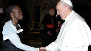 Milliók fognak eltűnődni Ferenc pápa leszboszi látogatásán