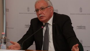 A palesztin külügyminiszter a Külügyi és Külgazdasági Intézetben