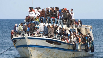 Két nap alatt 5600 menekültet mentettek ki a Földközi-tengerből