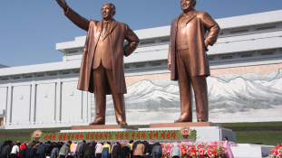 Manszae – 10 percre újságírók is bemehettek az észak-koreai pártkongresszusra