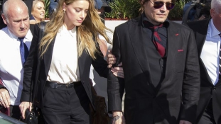 Nejének leszbikus barátnőjére féltékeny Johnny Depp?