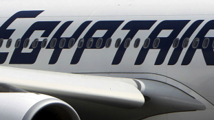 Egy órával az egyiptomi gép eltűnése előtt akciózta le jegyeit az EgyptAir