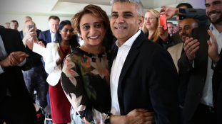 Ő Sadiq Khan, az új londoni polgármester