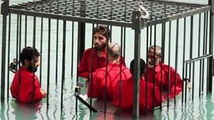 Savfürdőbe mártva végzett ki 25 embert az Iszlám Állam