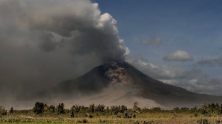 A termőföldeken temette be áldozatait a Sinabung vulkán