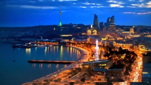 Városból versenypályává öltözik Baku: így debütál a Forma-1 Azerbajdzsánban (interjú)