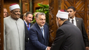 Orbán Viktor a kairói al-Azhar mecset nagysejkjével tárgyalt Egyiptomban
