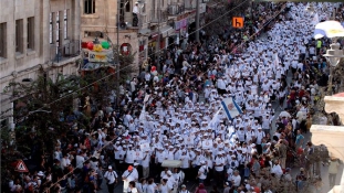 Izraelben zászlós felvonulással ünnepelték a Jeruzsálem-napot