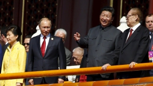 Kína-Oroszország: 50 milliárd dolláros üzleti megállapodás
