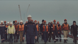 Munkások büszke népe építi a krími hidat – videó