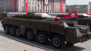 Indítóállásban egy észak-koreai rakéta – riasztás Japánban