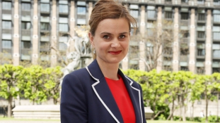Az egész világ gyászolja a fiatal brit képviselőnőt