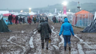 Rockfesztiválba csapott a villám – folytatódik az ítéletidő Németországban