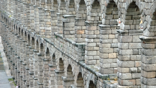 Nézd a bal alsó sarkot! – Római viadukt Segoviában