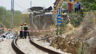 Tényleg emberi mulasztás miatt halt meg 23 ember az egymásba rohanó olasz vonatokon