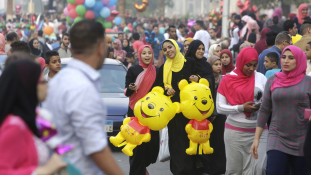 Másfél milliárd muszlimnak ér véget a ramadán, és kezdődik az ünnep