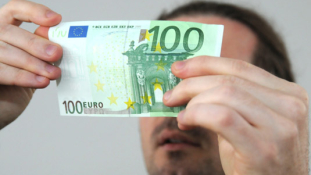 Hat és félmillió eurót hamisítottak Nápolyban