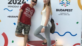 A Középsuli filmsorozat sztárjai a budapesti olimpiáért, a Soundon