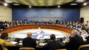 Nincs még napirenden Ukrajna NATO-tagsága