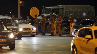 Katonák egy csoportja hatalomátvételt jelentett be Törökországban