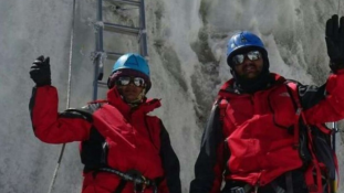 Mégsem jártak a világ tetején – hamisította az Everest képeket az indiai rendőrpár