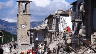 Múzeumokban gyűjtenek ma pénzt az újjáépítéshez az itáliai földrengés után