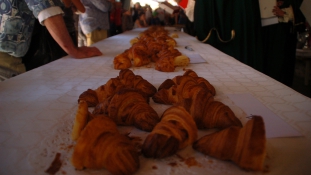 Croissantverseny: újkenyér-ünnep Franciaországban (képriport)