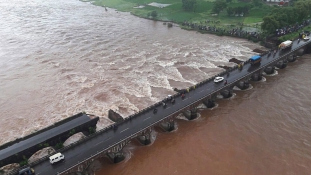 Több mint tíz halottja van az indiai hídomlásnak