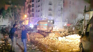 Robbantás és lövések – rendőrlaktanyára támadtak Törökországban