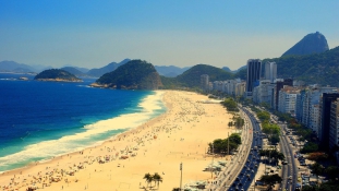 Bombariadó a Copacabanán az olimpiai megnyitó idején